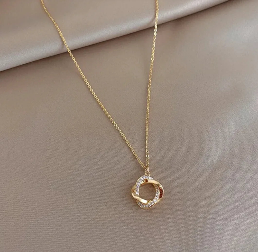 Elegant Clavicle Necklace