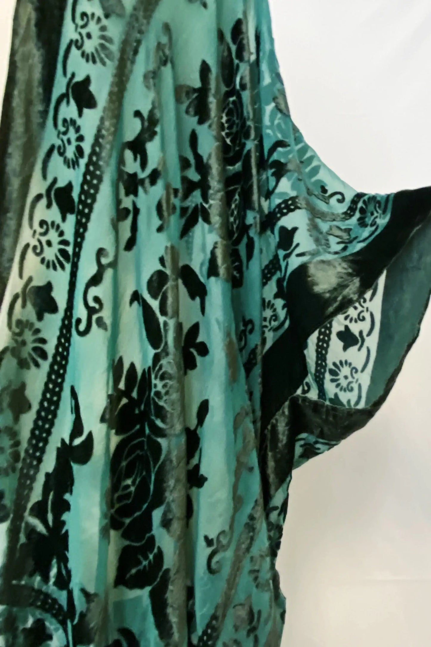 קימונו בוהו אלגנטי בסגנון ברנאוט