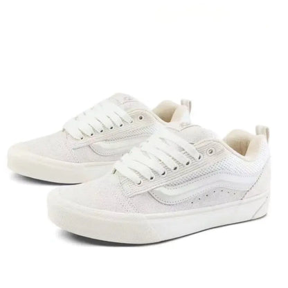 נעלי סקייטבורד רטרו מזמש של Vans KnuSkool עם לוגו גדול