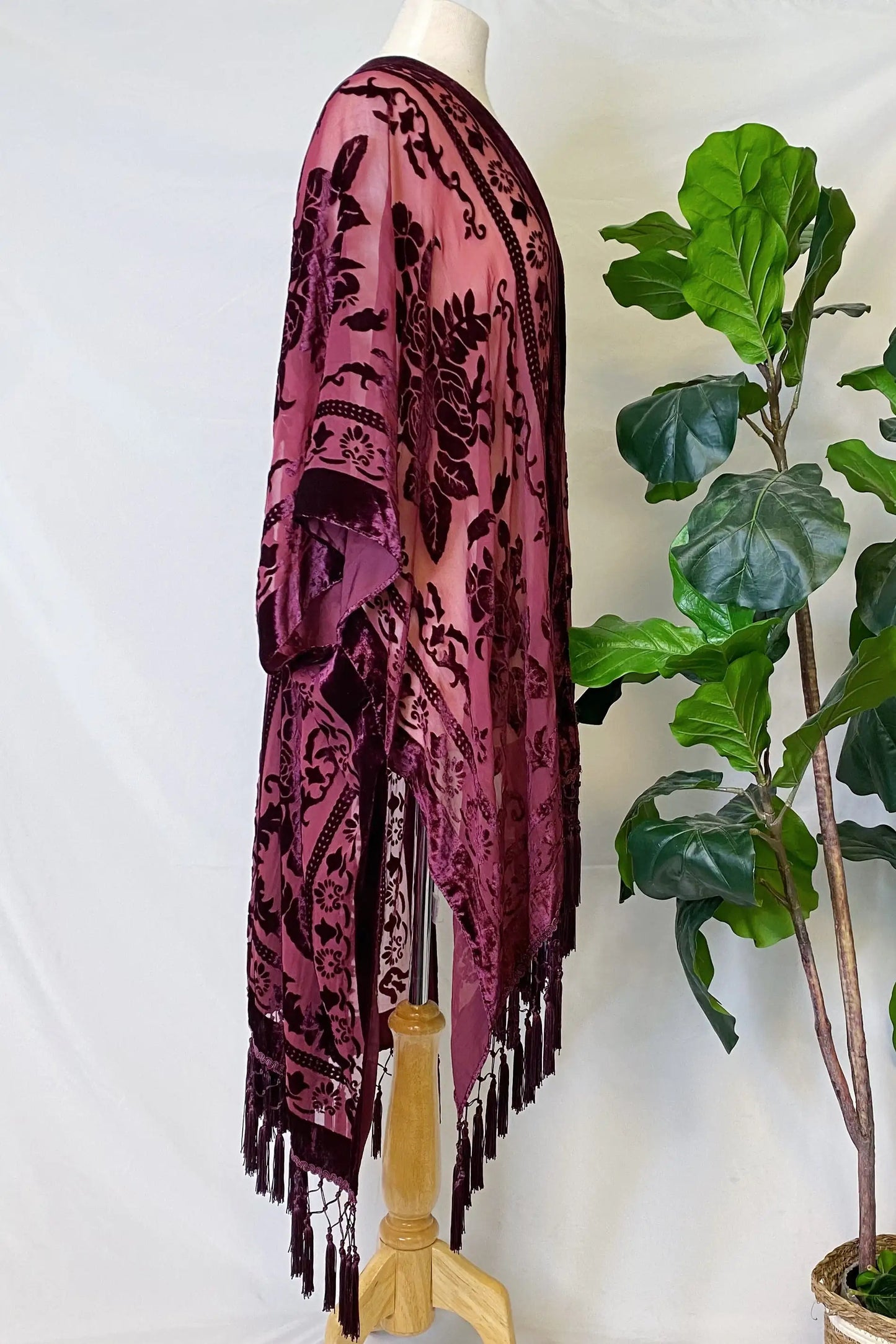 קימונו בוהו אלגנטי בסגנון ברנאוט