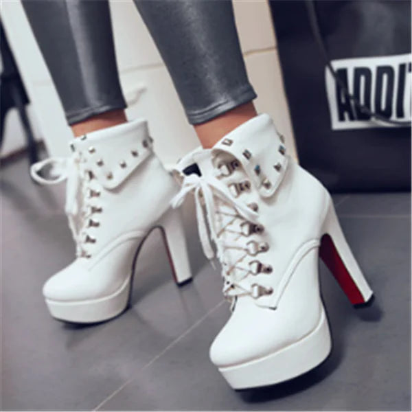 מגפי קרסול עם עקב גבוה לנשים - עקבים גבוהים במיוחד