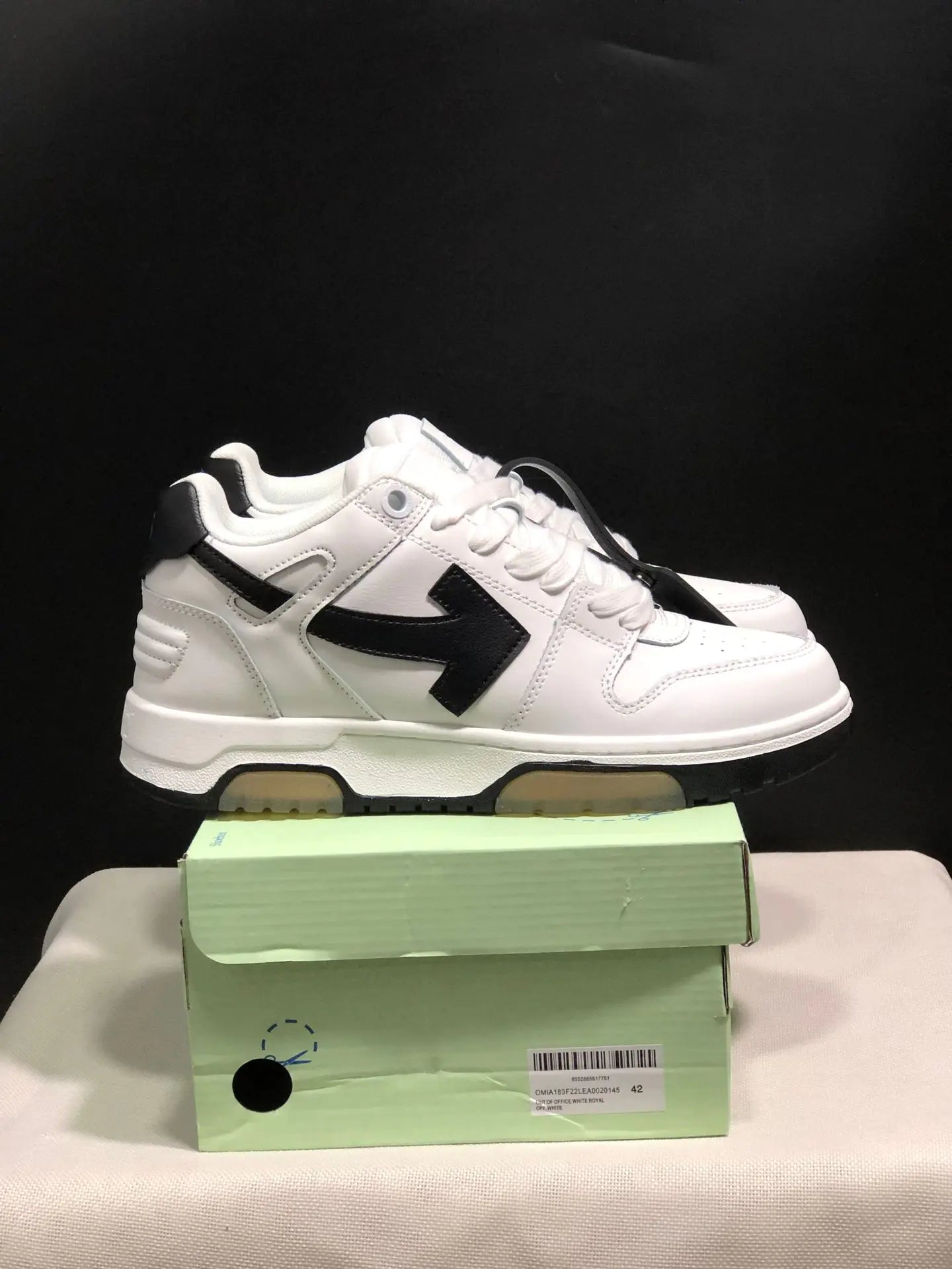 OFF-WHITE Leather Arrow Low-Top Sneakers for All