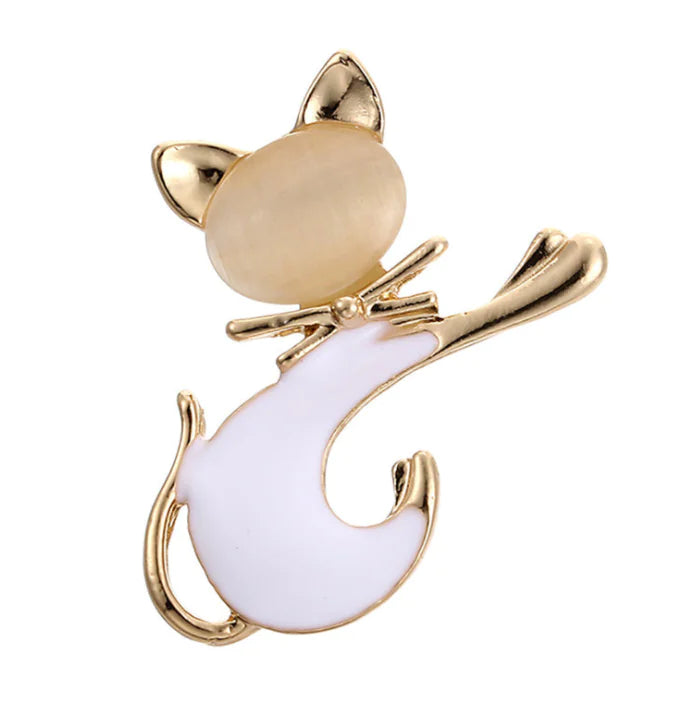 "Women's Animal Brooch - Elegant Design"