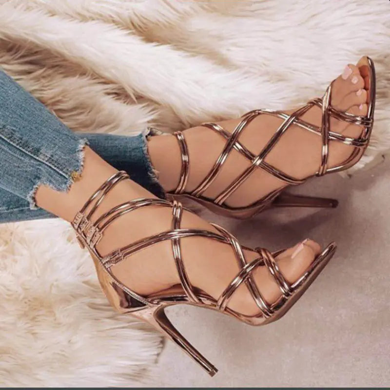 נעלי עקב פתוחות עם רצועות צולבות לקיץ 2020 לנשים