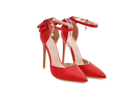 נעלי עקב גבוהות עם פפיון ואבני חן