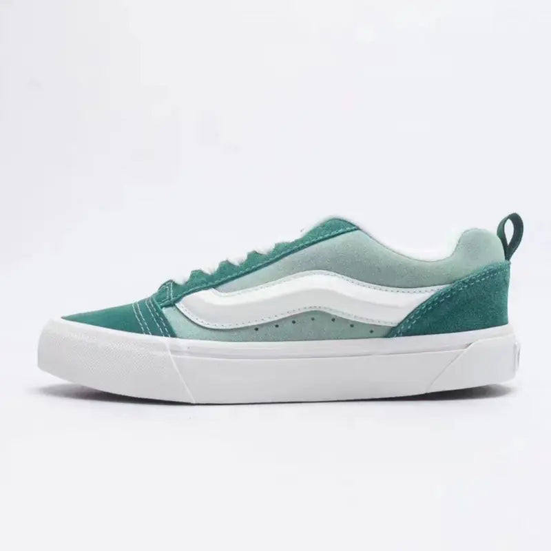 נעלי סקייטבורד רטרו מזמש של Vans KnuSkool עם לוגו גדול