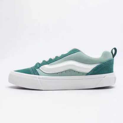 נעלי סקייטבורד רטרו מזמש של Vans KnuSkool עם לוגו גדול