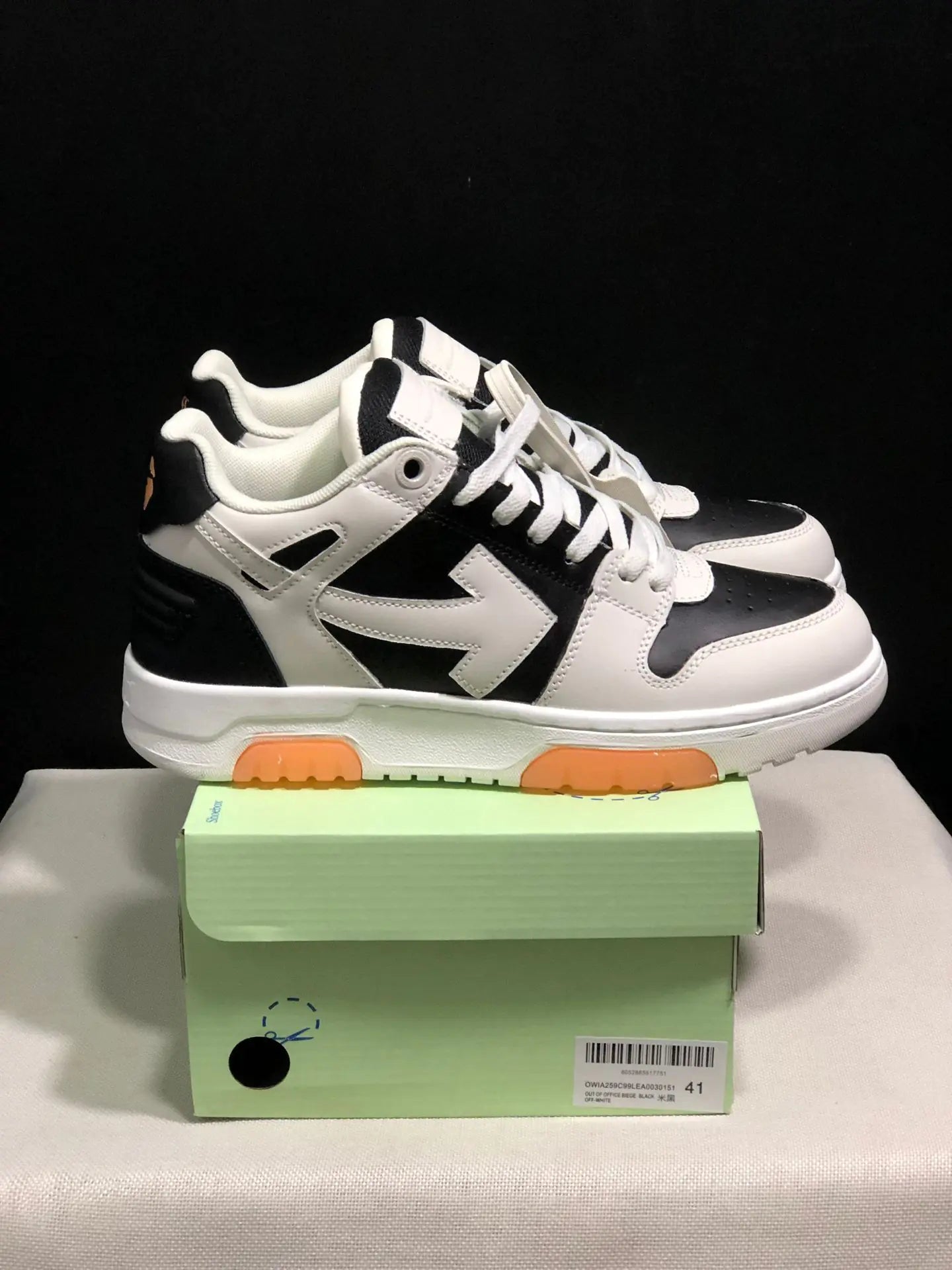 OFF-WHITE Leather Arrow Low-Top Sneakers for All