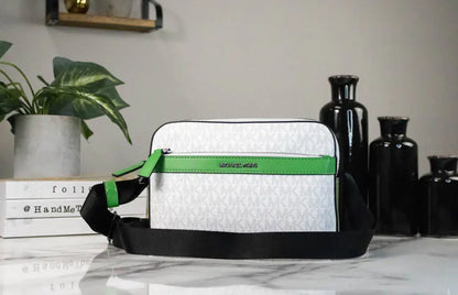 תיק צד קטן לבן של מייקל קורס דגם Cooper של Michael Kors