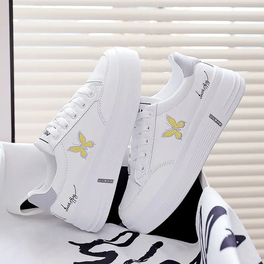 נעלי סקייטבורד נמוכות עם שרוכים בדוגמת פרפר לנשים