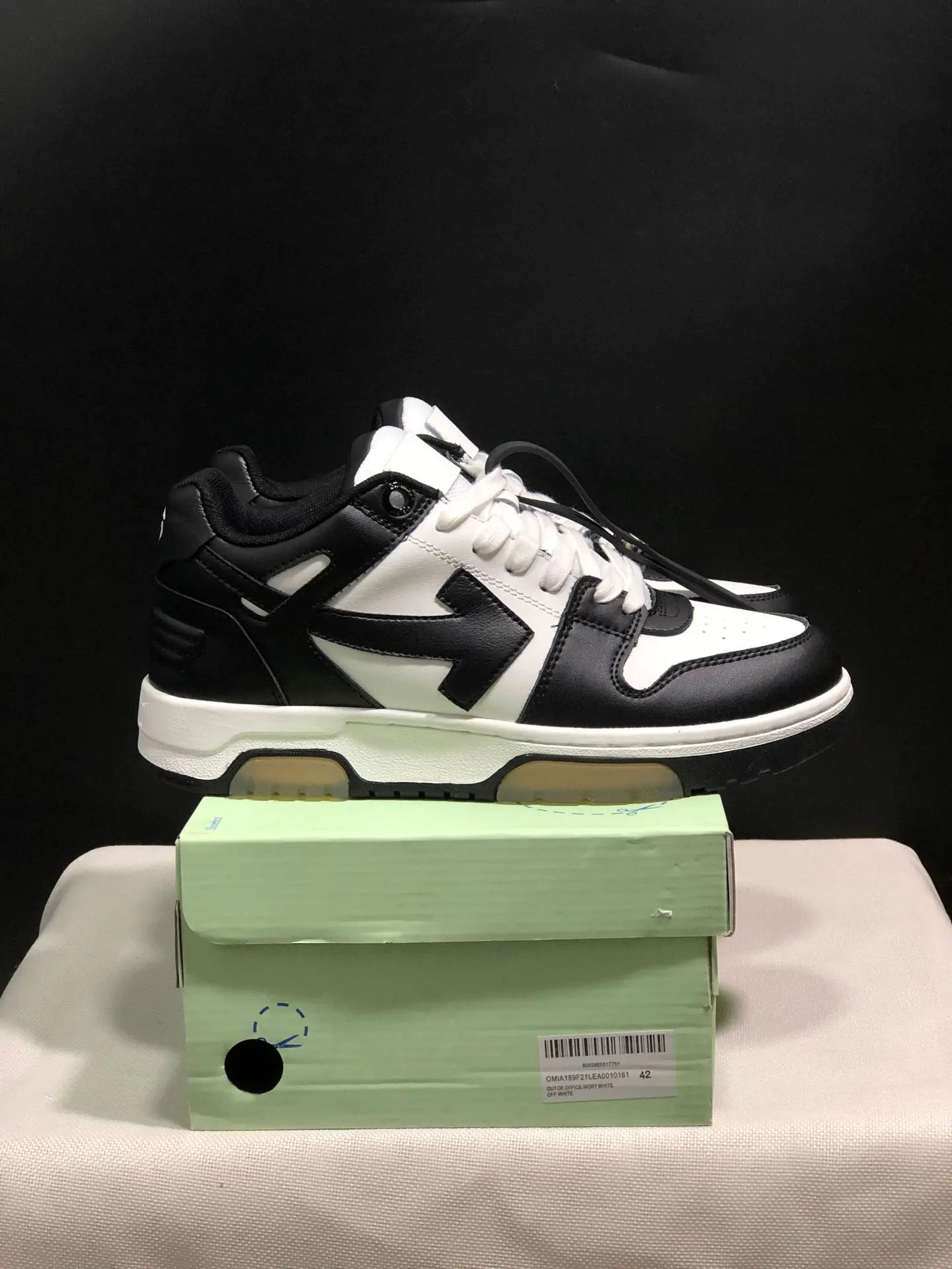 OFF-WHITE Leather Arrow Low-Top Sneakers for All