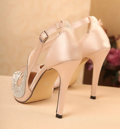 עקבים גבוהים עם ריינסטון למסלול ולמועדוני לילה