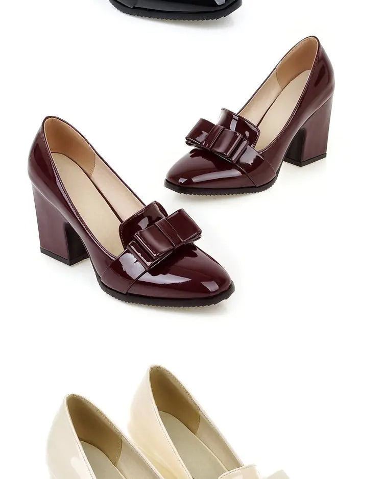 עקבים גבוהים עם קשת ועקבים עבים